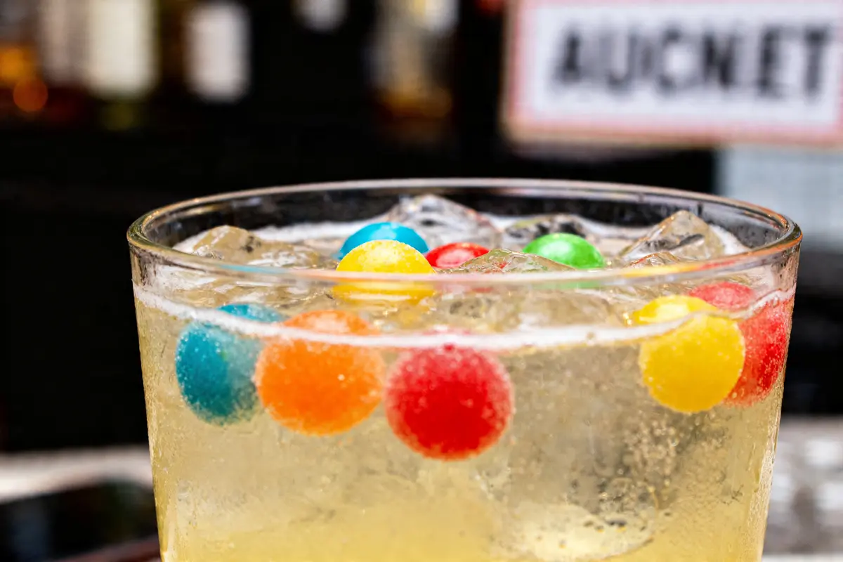 Cocktail avec des bonbons : 9 recettes fun &amp; colorées