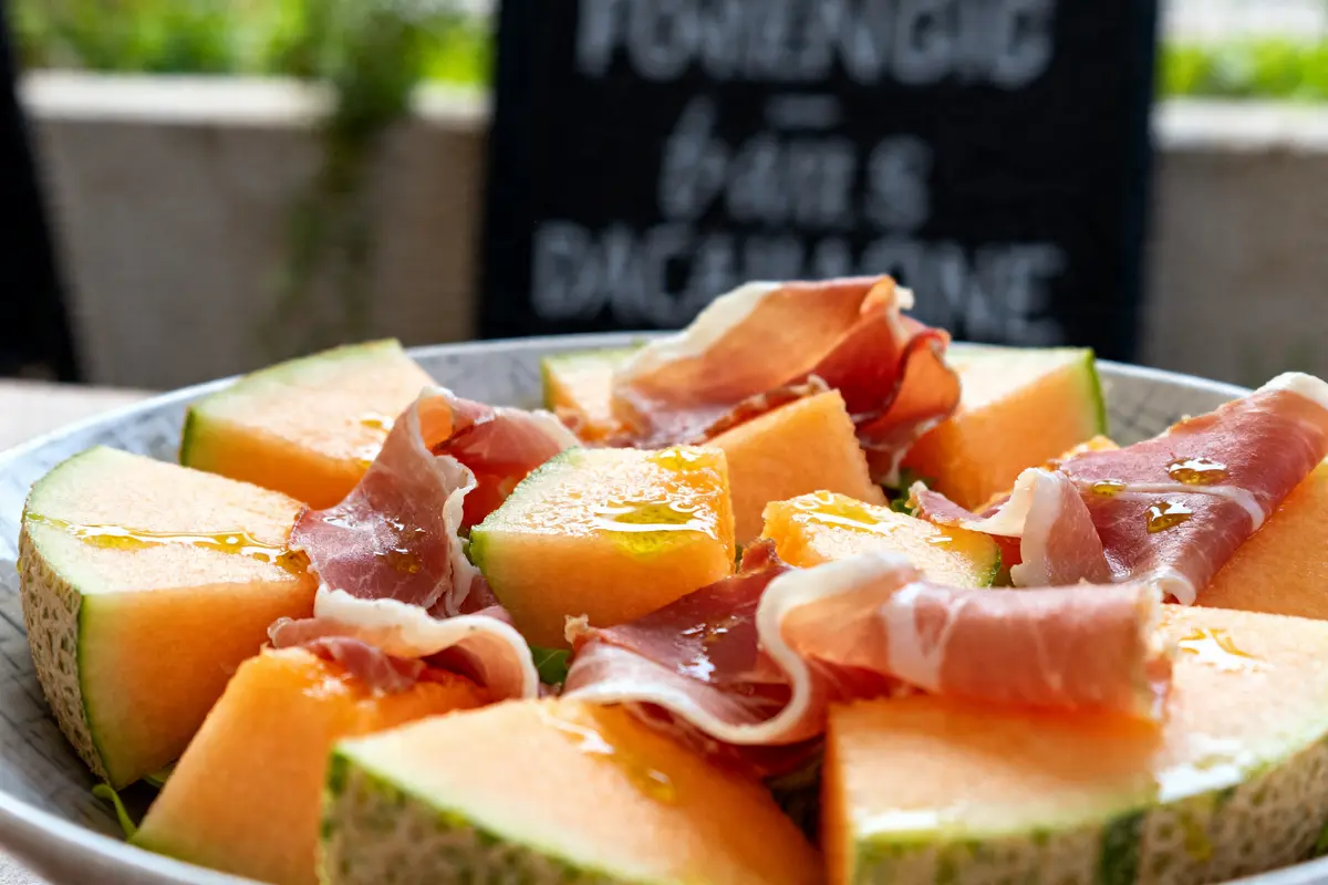 Salade de melon et jambon cru : Recette fraîcheur et équilibre